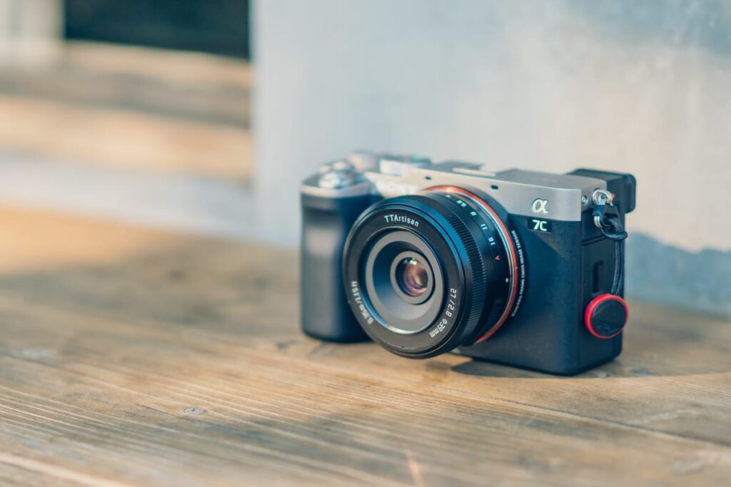 軽量で味のある写真が撮れる単焦点レンズ。TTArtisan AF 27mm f/2.8 E