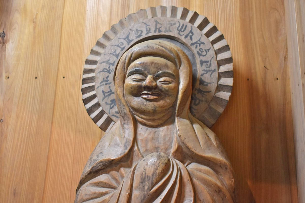 木喰上人が彫り上げた33体の観音像。木喰仏35体が圧巻の「小栗山木喰