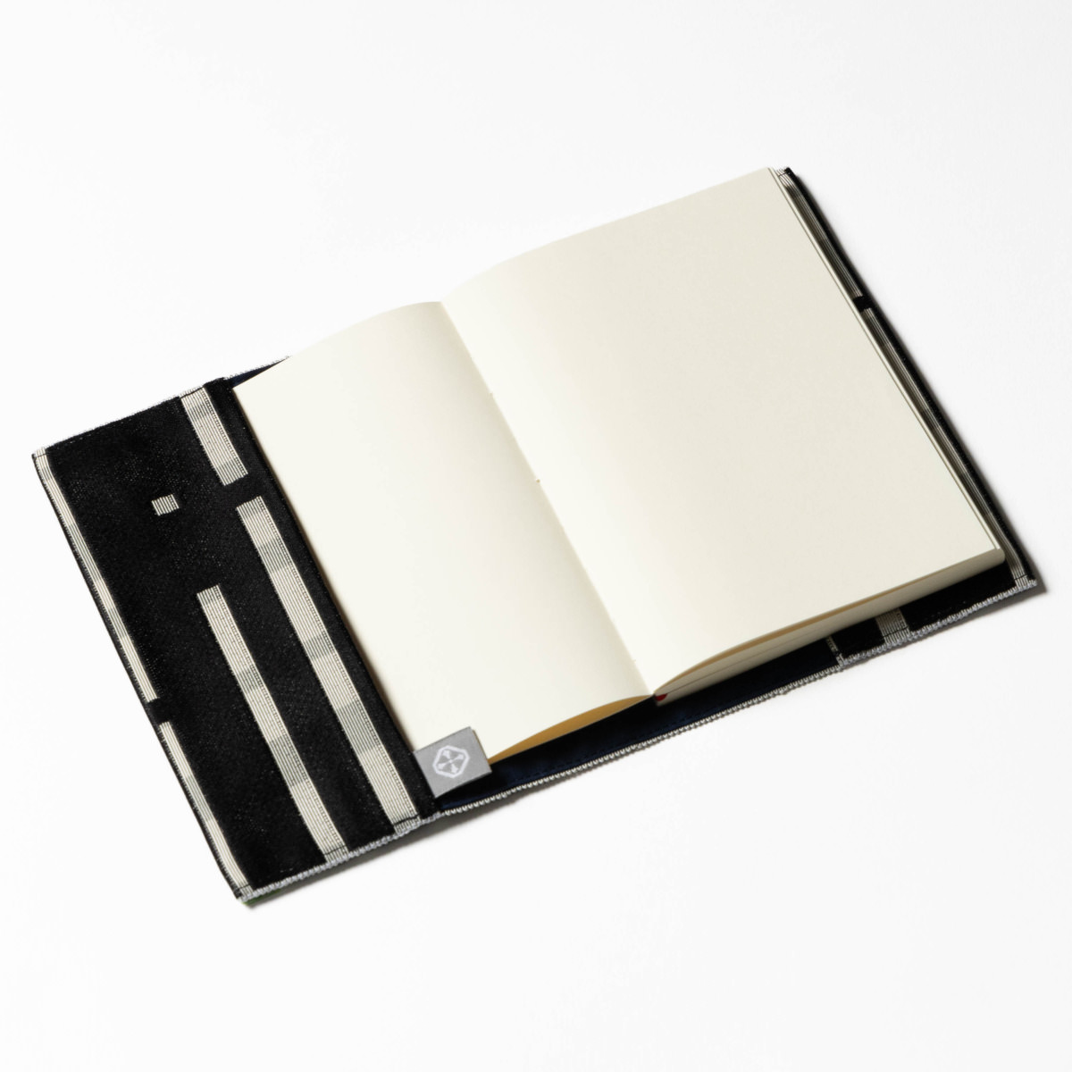 ブックカバー〈エ霞/黒〉｜西村織物 オンラインショップ｜博多帯