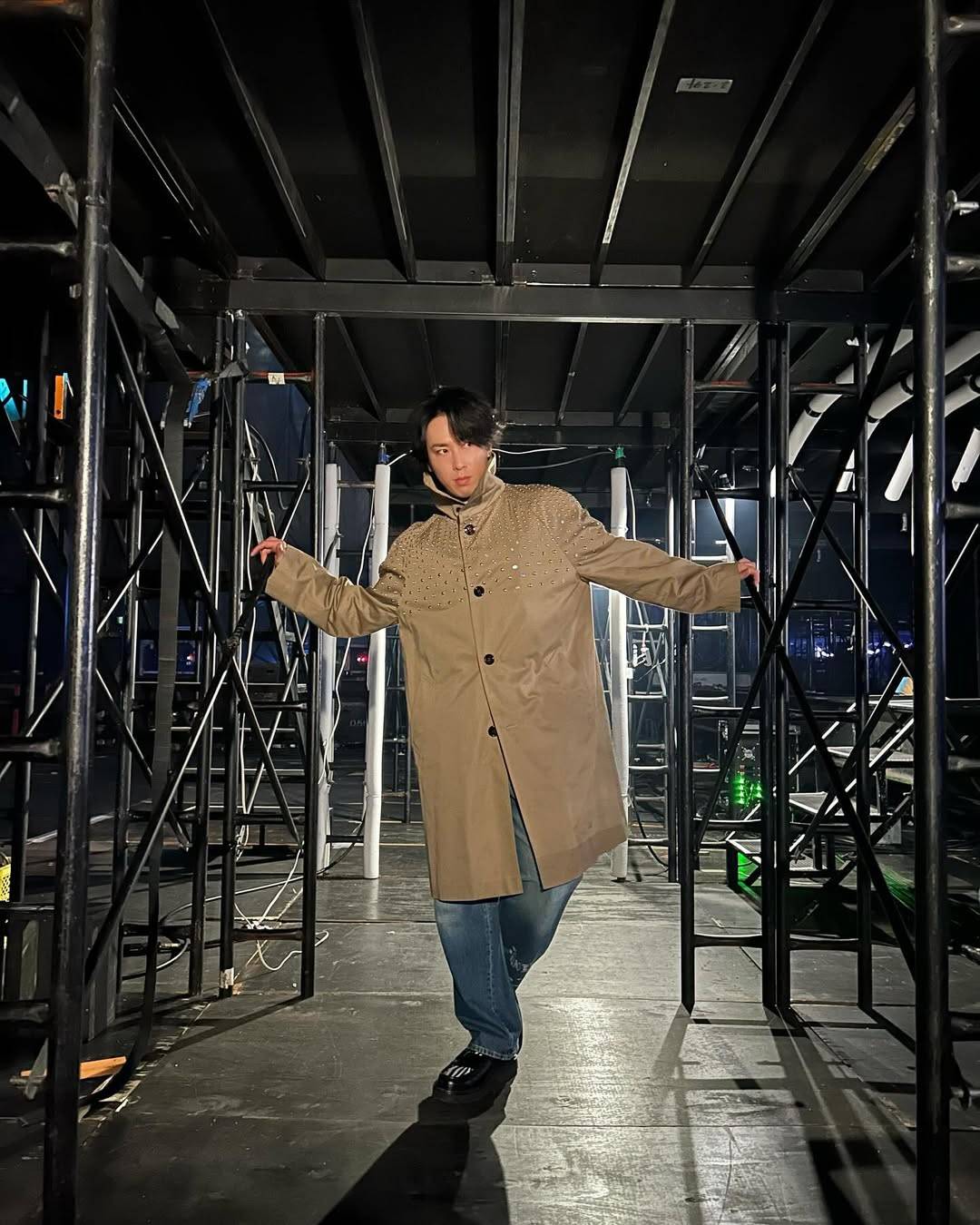 シンプルかと思いきや個性的」Snow Man宮舘涼太、2カ月ぶりにインスタ