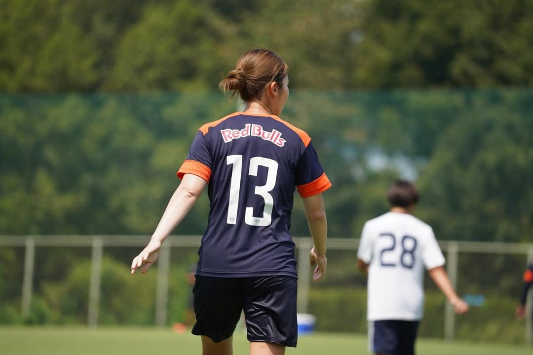 えっ!?まだ23」〝年齢不詳〟32歳になった女子サッカー選手が話題「20歳