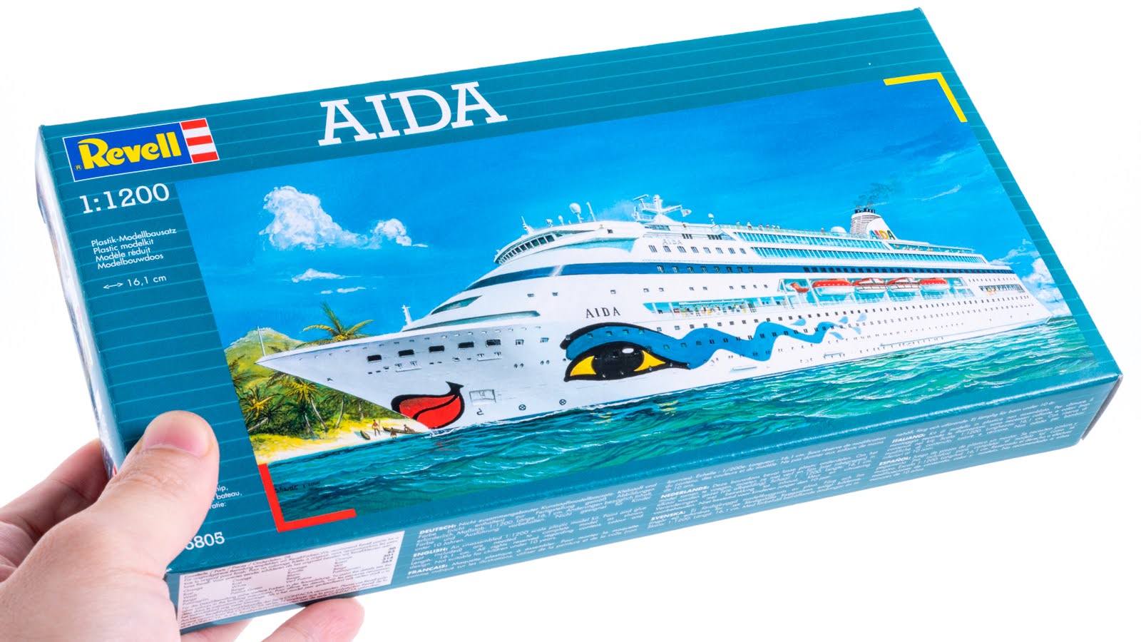 超ミニサイズの巨大クルーズ客船「アイーダ」のプラモはすべての人を