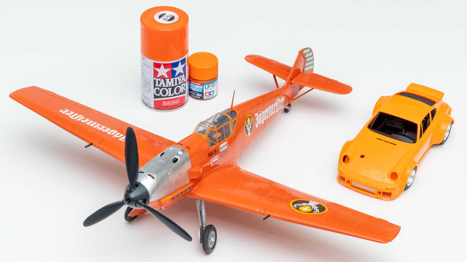 伝説の巨大な飛行機プラモを一気呵成に完成へと導いた、オレンジ色の