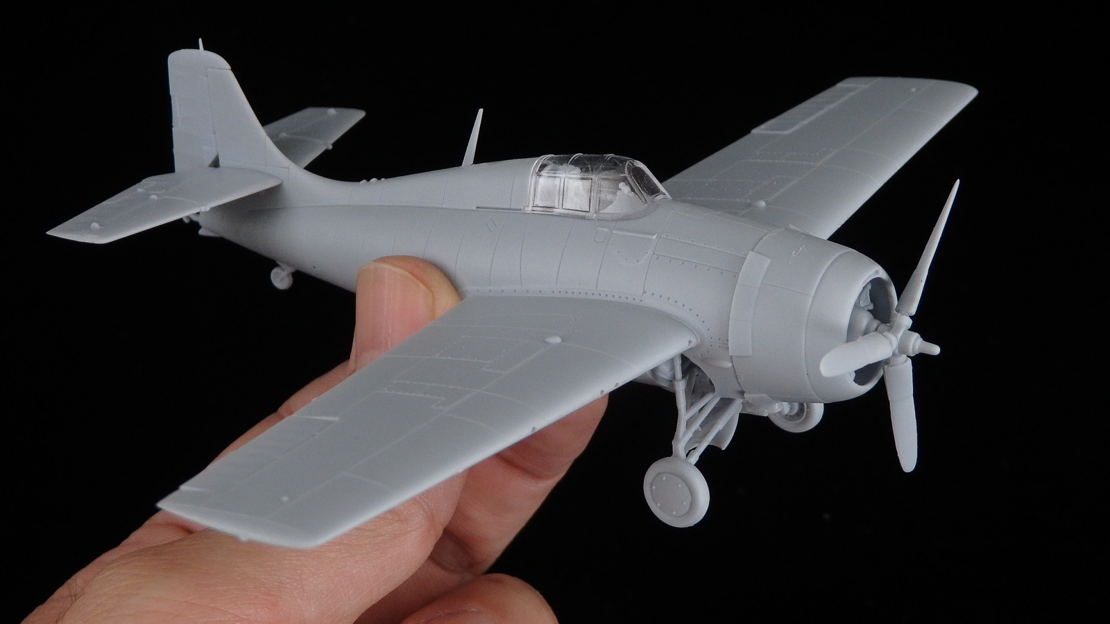 シンプルな外見と繊細な内部構造のギャップを楽しむプラモデル