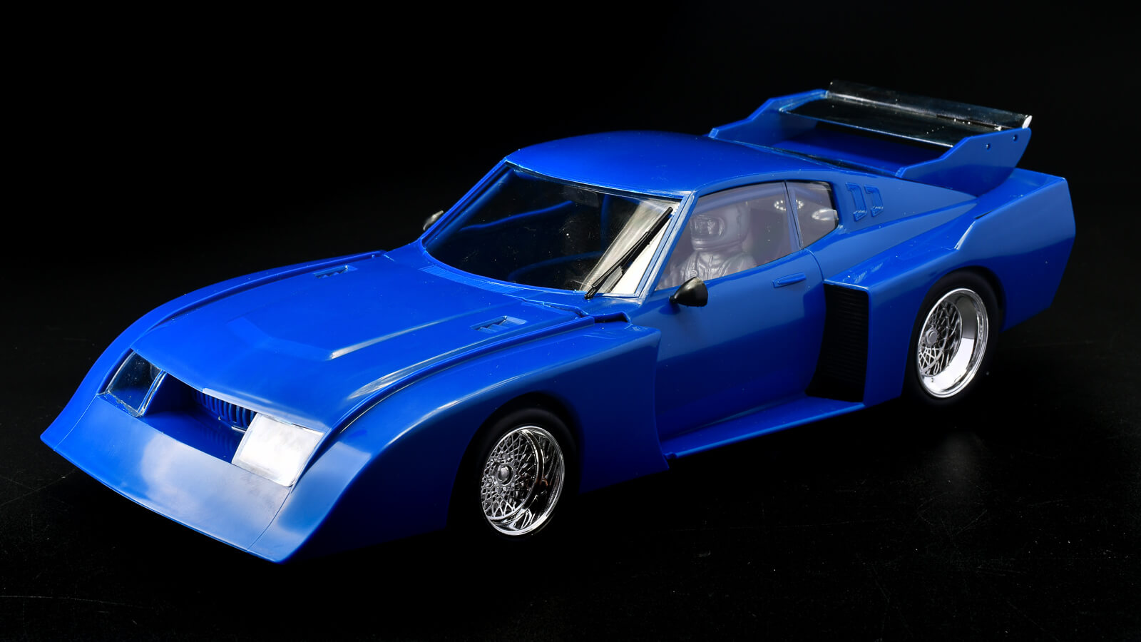 花金だ！仕事帰りに買うプラモ。圧倒的スピードで組み上がるでっかい車