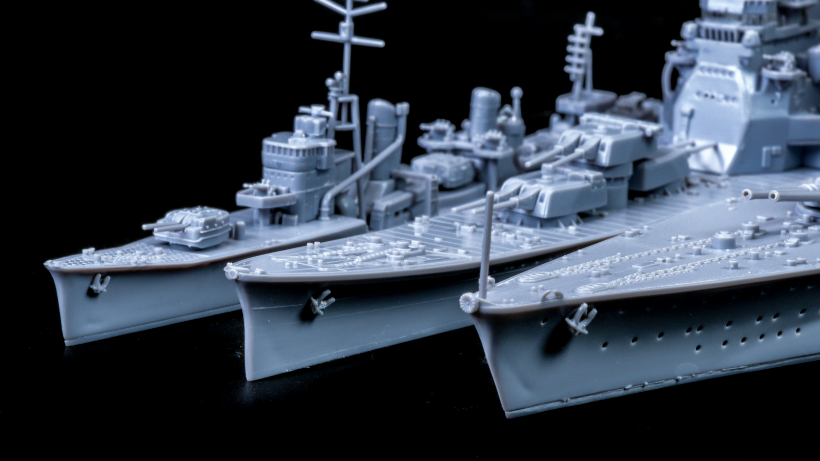 艦船模型の先端部を彩るふたつのパーツにアオシマ製ウォーターライン