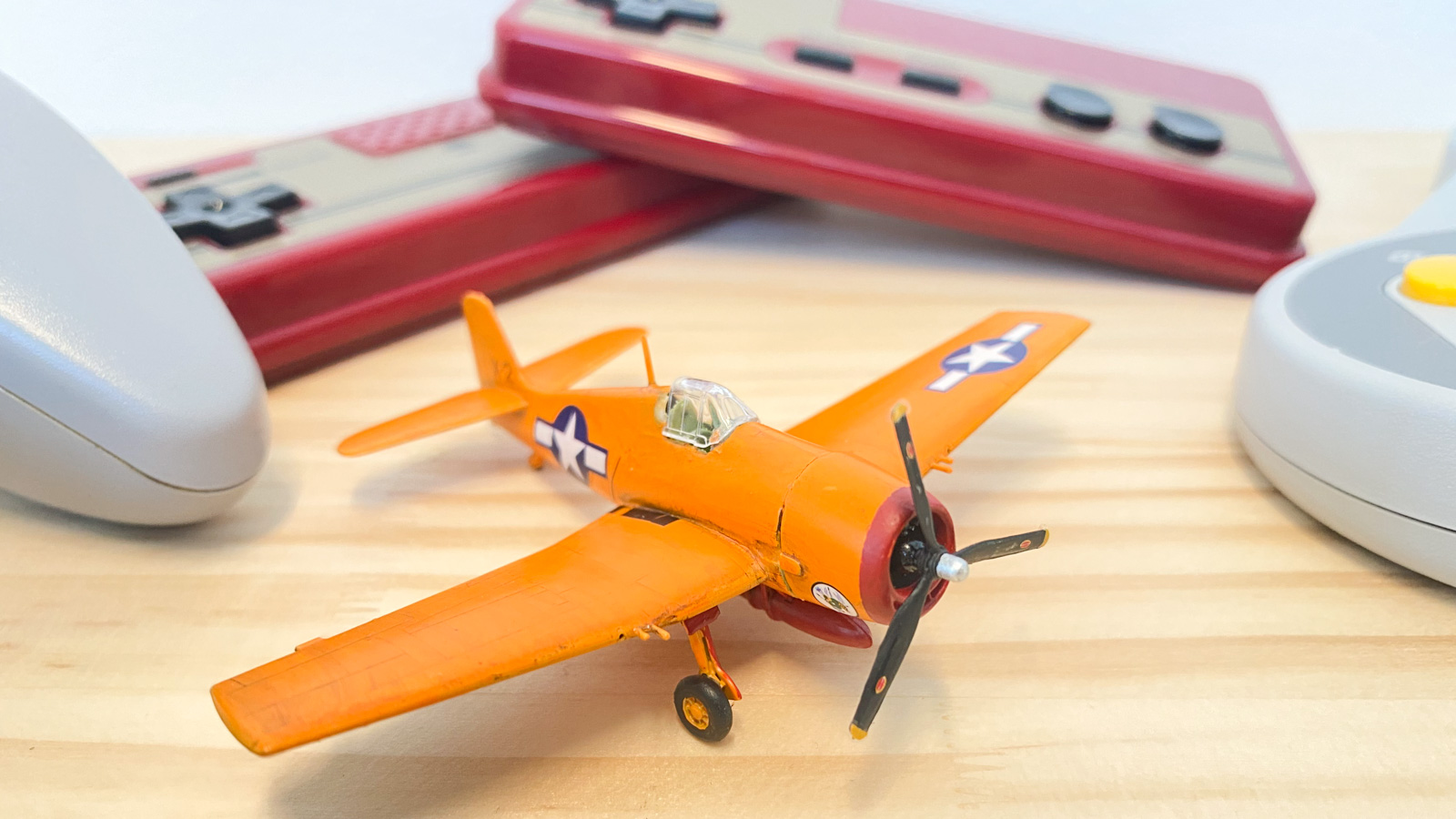 ドローンのご先祖様に出会った話／プラッツのアメリカ海軍F6F-3K