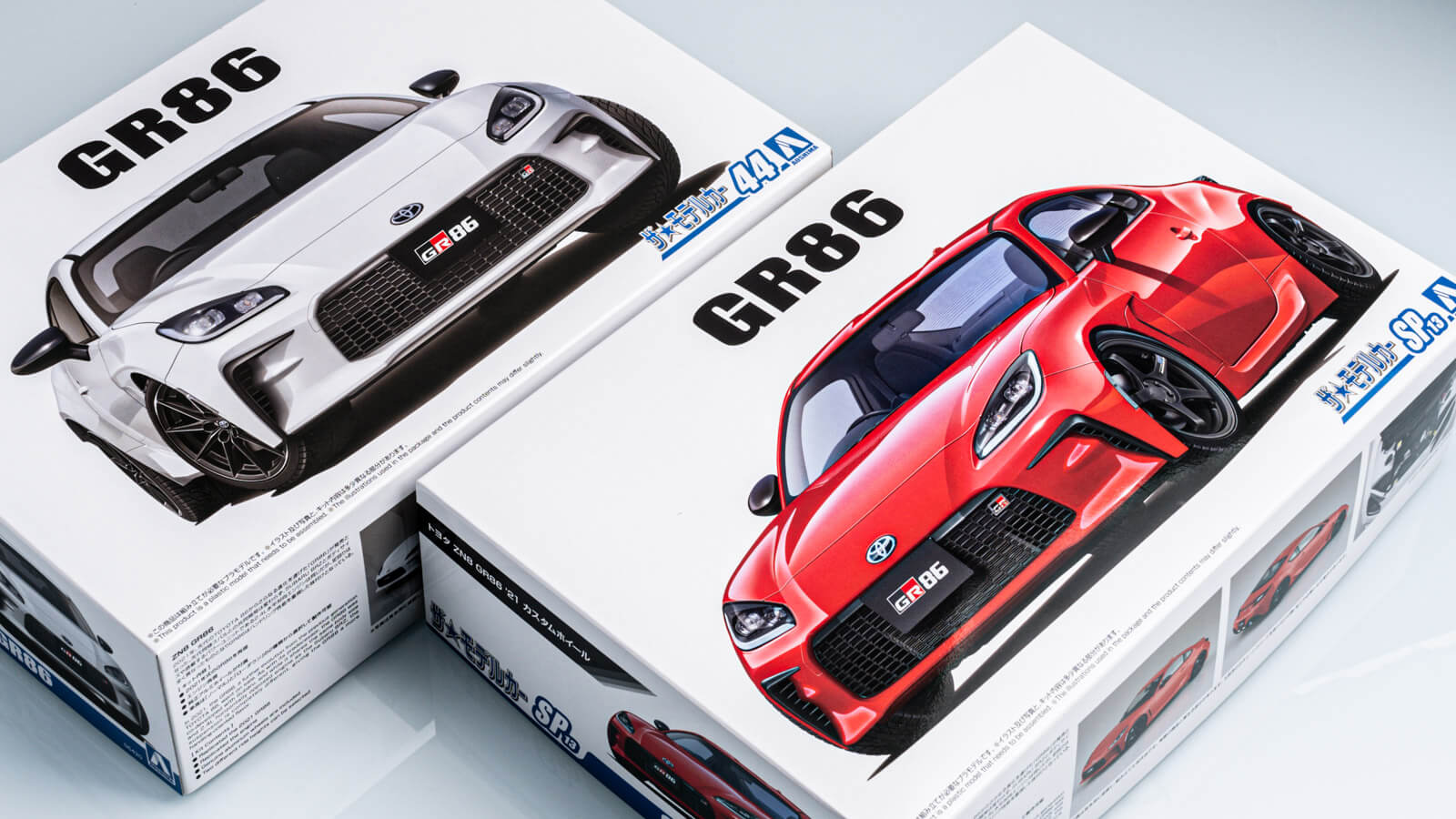 キミの製作スタイルで選べる紅白のGR86／アオシマ製プラモデルの「2色