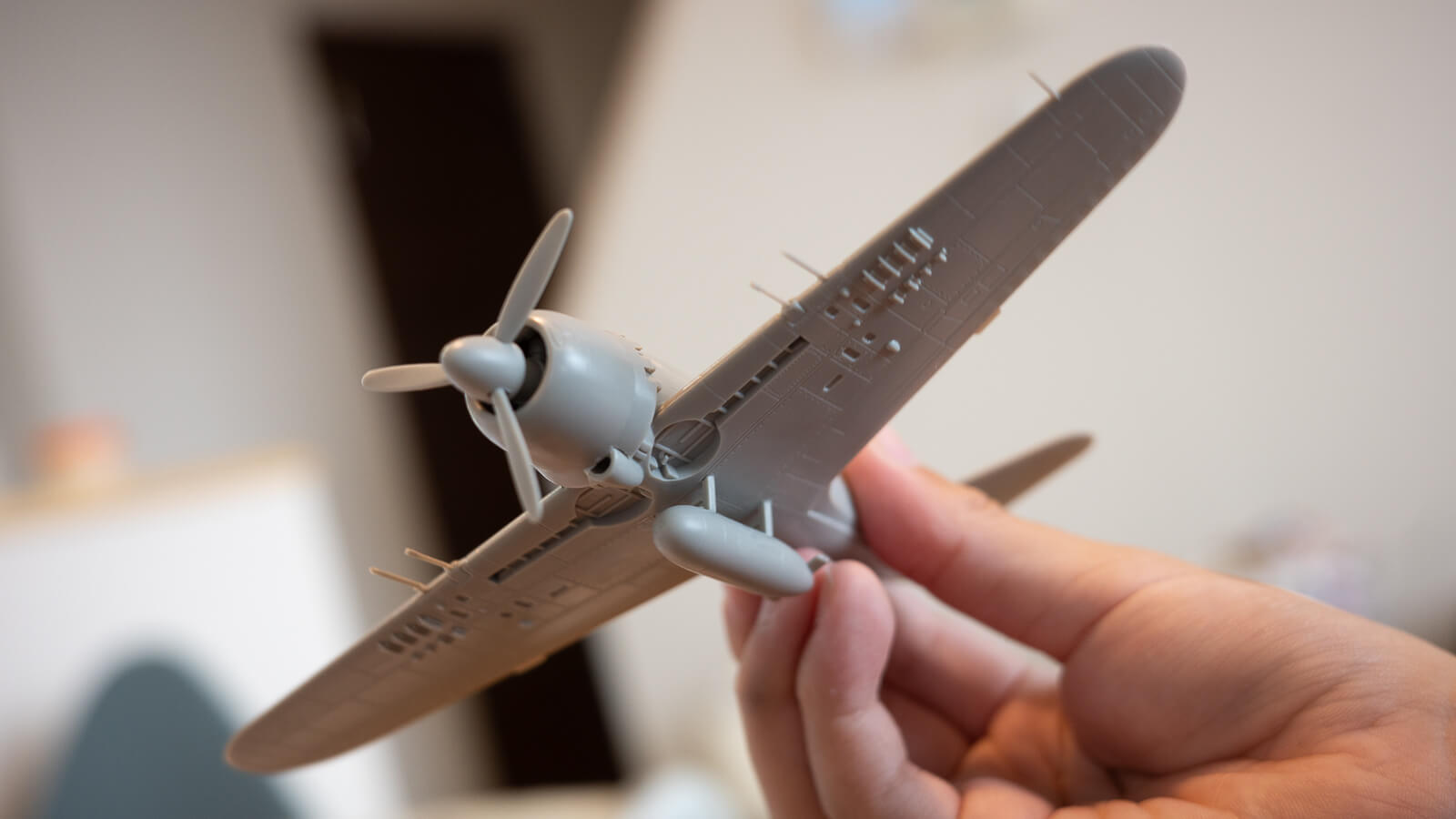 雨の休日が息子に「初めての零戦プラモデル」を手に取らせた話／童友社