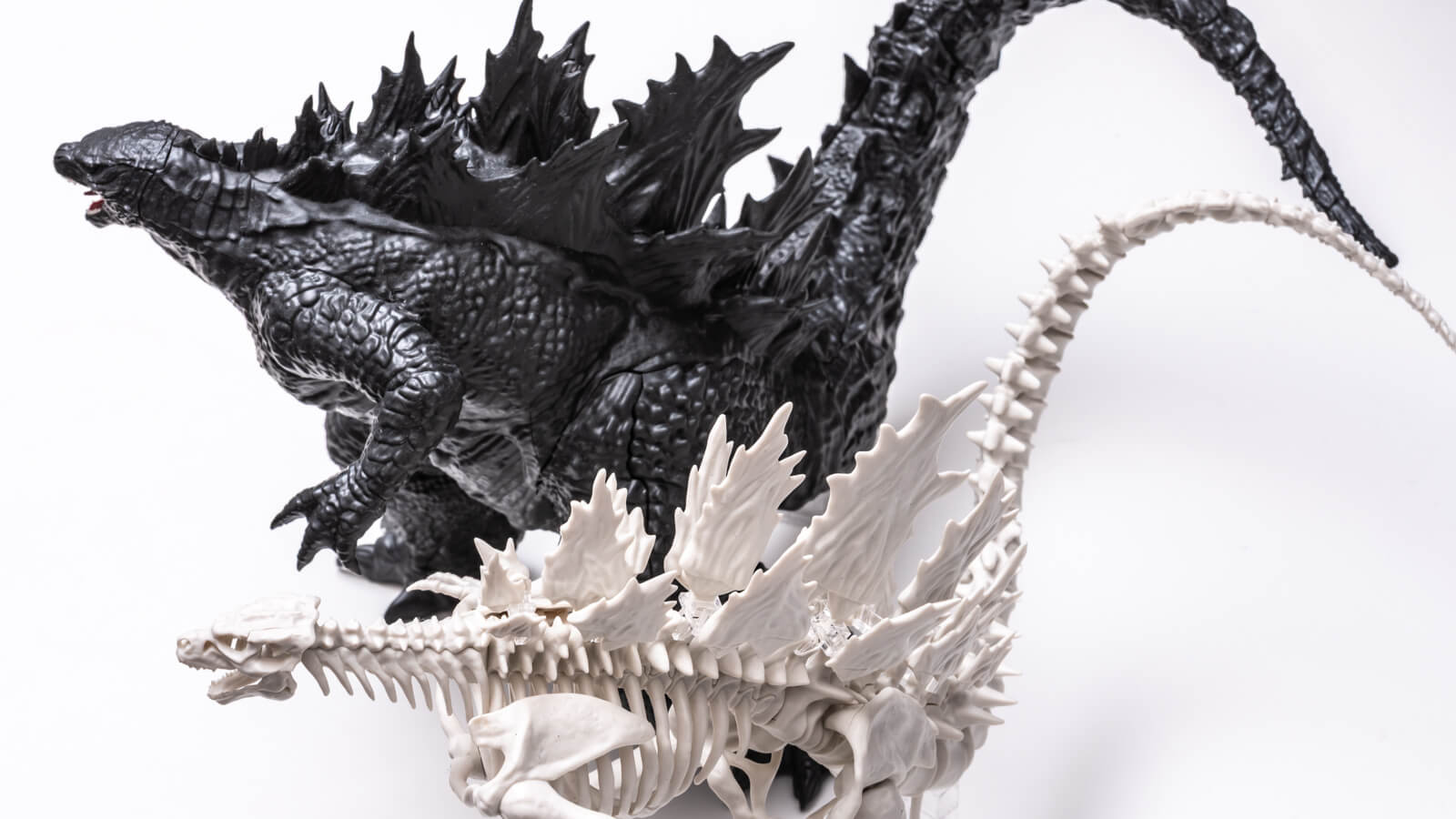 レビュー】内なる骨と透明の柱が支える体躯／BANDAI SPIRITS ゴジラ