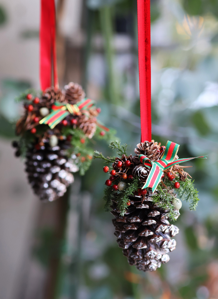 松ぼっくり（ダイオウショウ大王松）で作ったクリスマスオーナメント