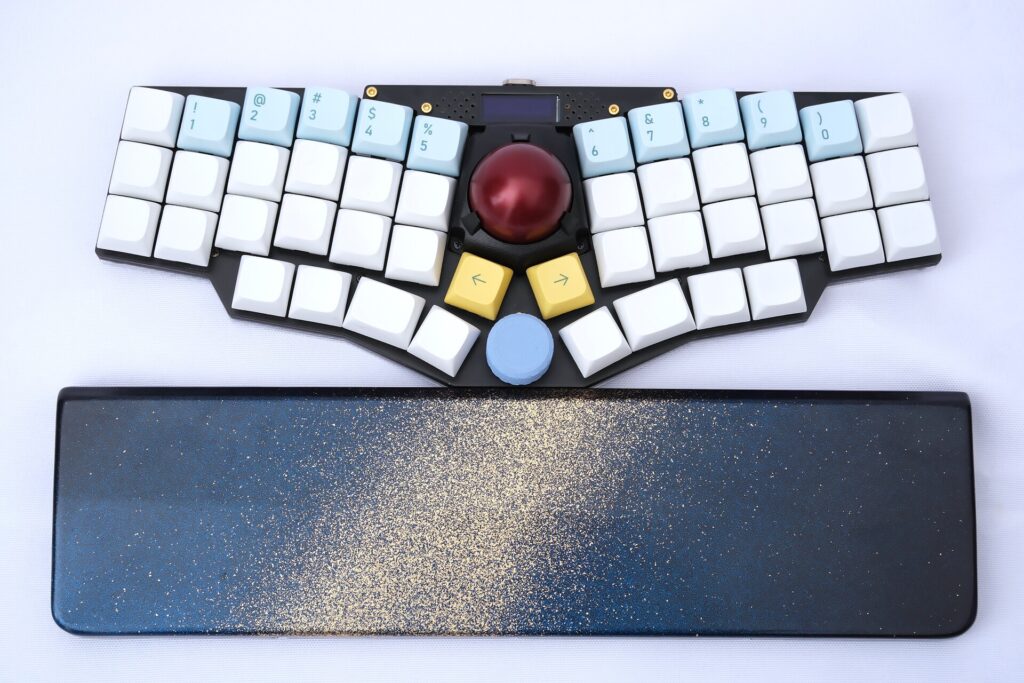 紆余曲折の結論』最終的に自作キーボードにたどり着いた話 | keyball