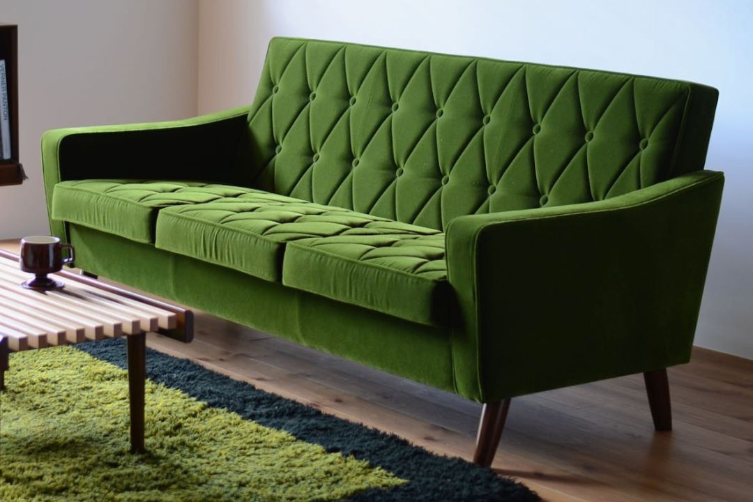 ペットもお子様も大満足！カリモク60モケットグリーンが生地の王様と