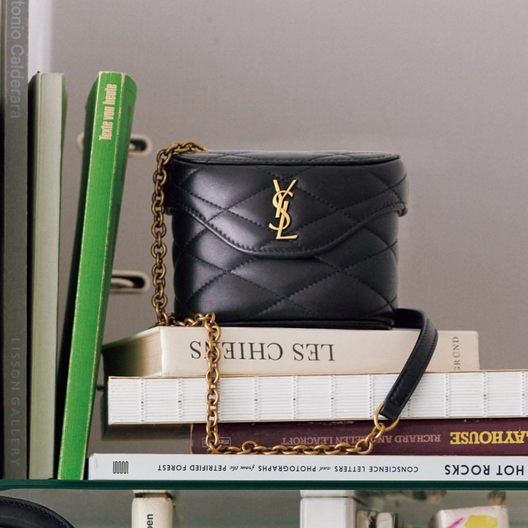 サンローランのミニバッグで＂エレガンスの歴史＂の最先端へ【Fashion