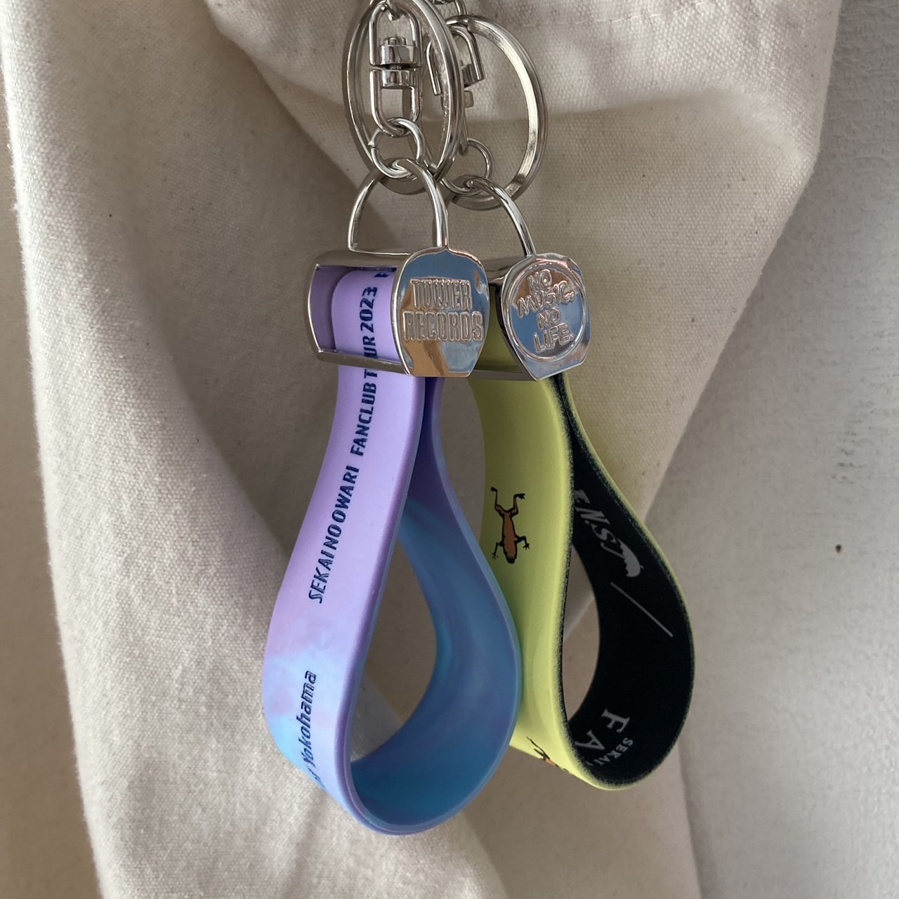 全バンドファンに届け】タワレコのラバーバンドホルダーが優秀すぎる