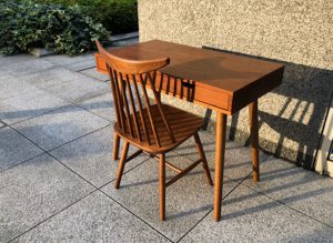 ロングセラーの引き出し付きデスクの紹介 - スタッフブログ