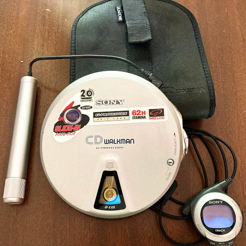 My coolest, outdated retro device—The Sony D-E01 CD Walkman