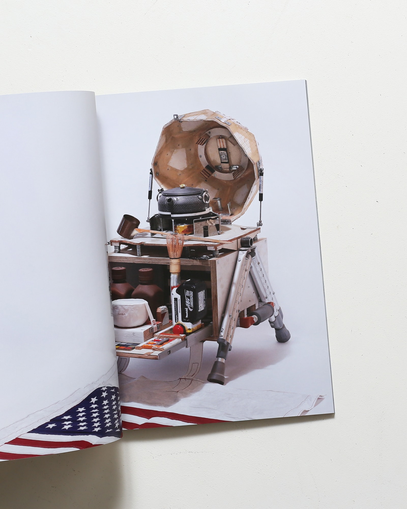 トム・サックス ティーセレモニー | 東京オペラシティアートギャラリー