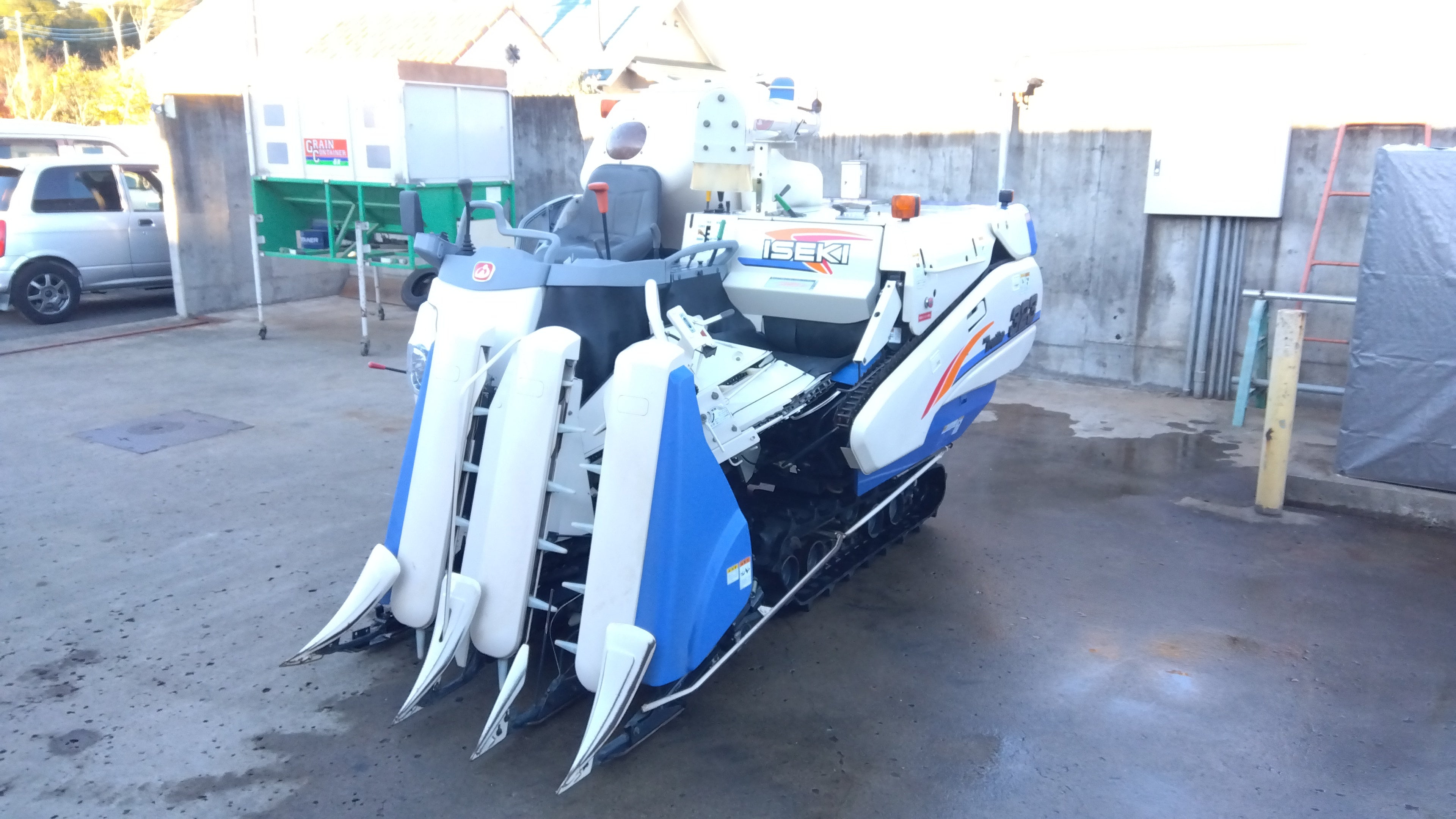 イセキ 中古 コンバイン HVF323G-ZKWC 3条 23馬力 – 農キング