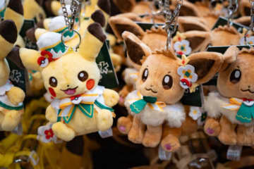 ピカチュウ＆イーブイがパーティ衣装に「ポケパーク カントー」限定