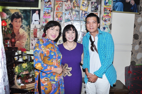 Đông đảo nghệ sĩ tề tựu trong ngày giỗ NSƯT Minh Phụng