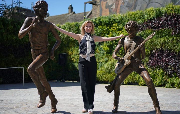 ローリング・ストーンズのミックとキース、地元ダートフォードで彫像が