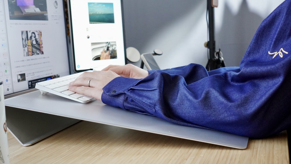 BORDERLESS ANGLE 10 レビュー | デスクに傾斜をつけて前傾姿勢や猫背