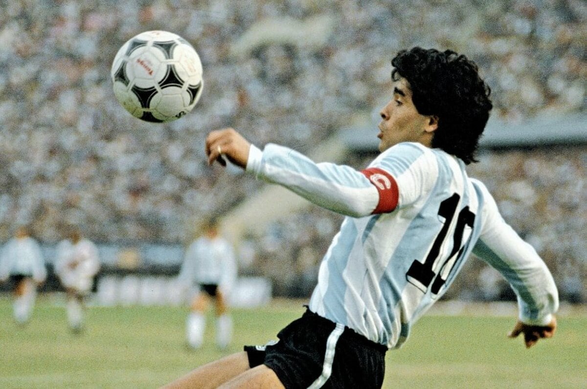 マラドーナに聞いた「“伝説”として崇められることをどう思いますか