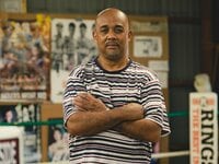 早く引退してミット持ったれ」「脳がむくんでいるよ」崖っぷちから手に