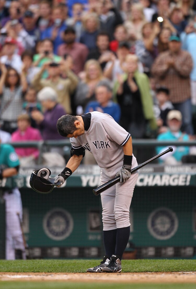 フェイクニュースではないのか？」記者席は騒然…イチローの“ヤンキース