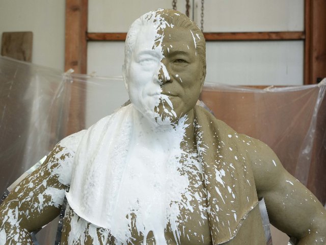 猪木さんが動いている？ 精巧すぎるアントニオ猪木像の魔法…80歳の