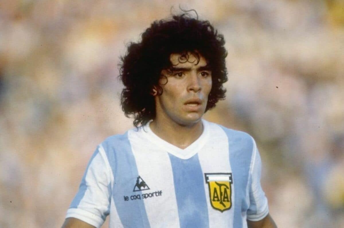 なぜマラドーナのお宝が日本にあるの？」本人着用の激レアグッズ