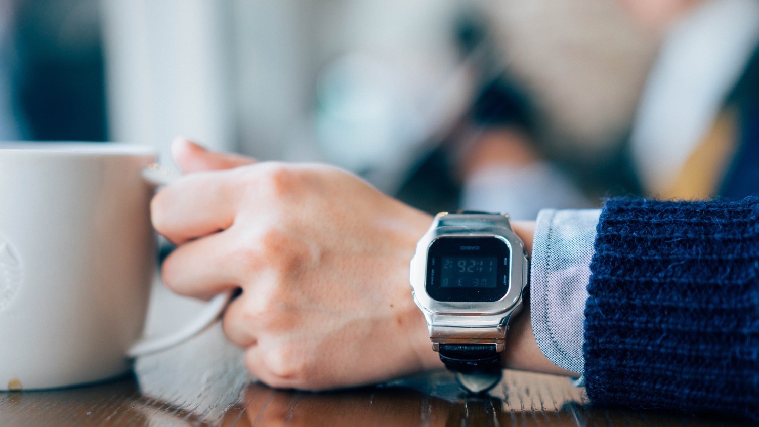 シルバーと革ベルトの最高級Gショック「DAMUE Custom G-SHOCK 5600