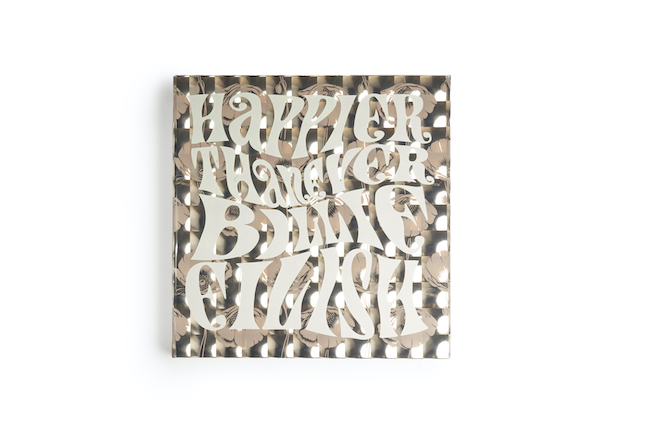 Gucci」からビリー・アイリッシュのレコードとネイルステッカーの限定