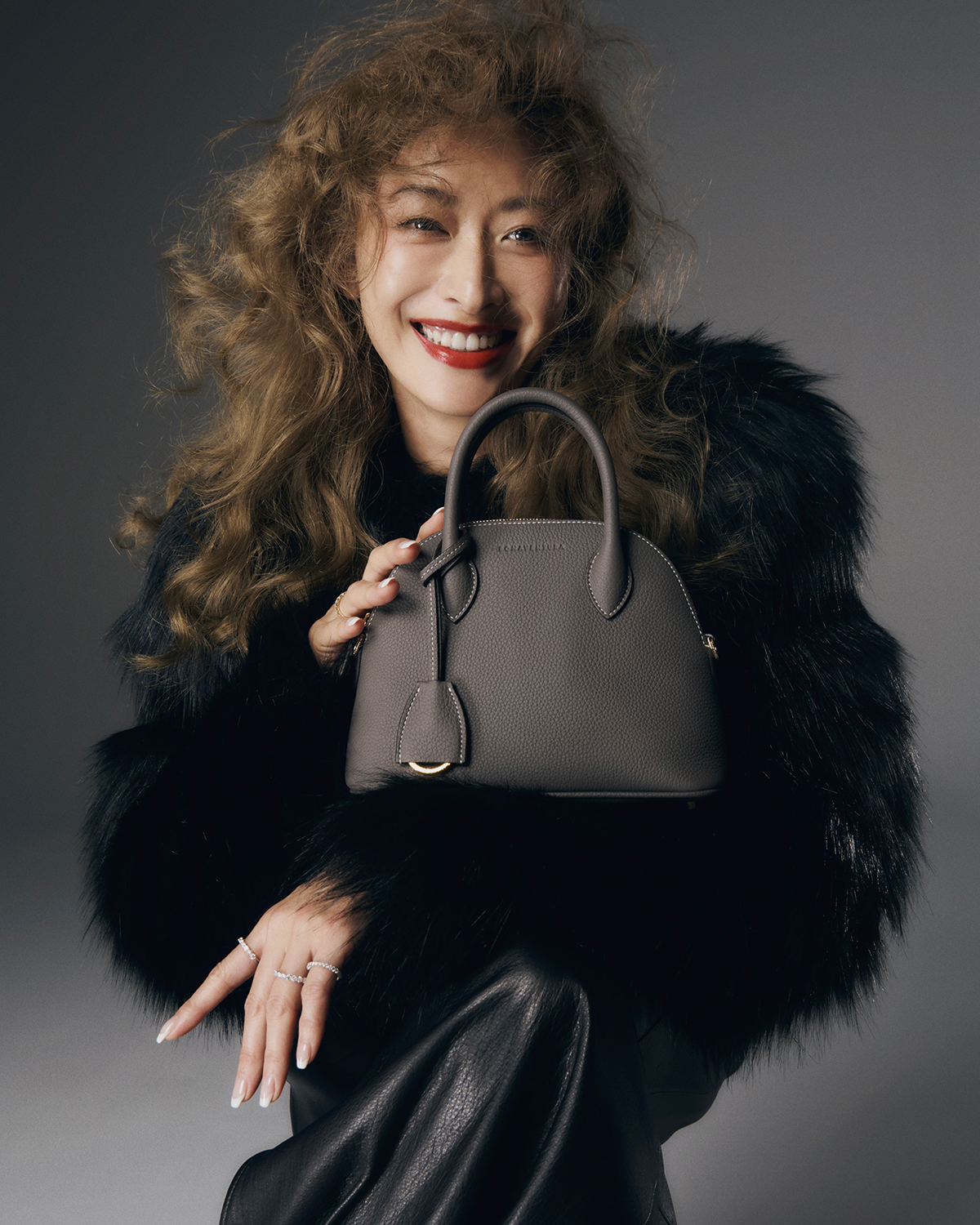 ヨンア × 山田優、夢の共演で魅せる、「ボナベンチュラ」の新作バッグ