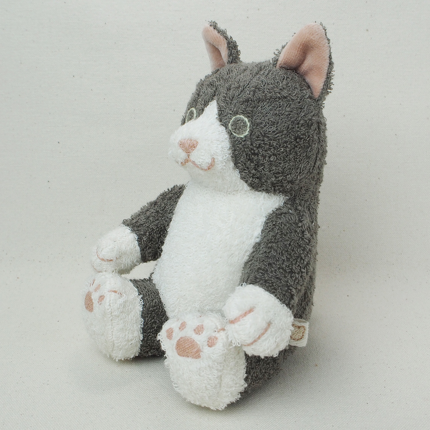 オーガニックコットン 草木染め はちわれネコのぬいぐるみ Mサイズ