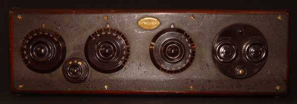 Atwater Kent Model 20 Compact Radio - front - Chester Historical