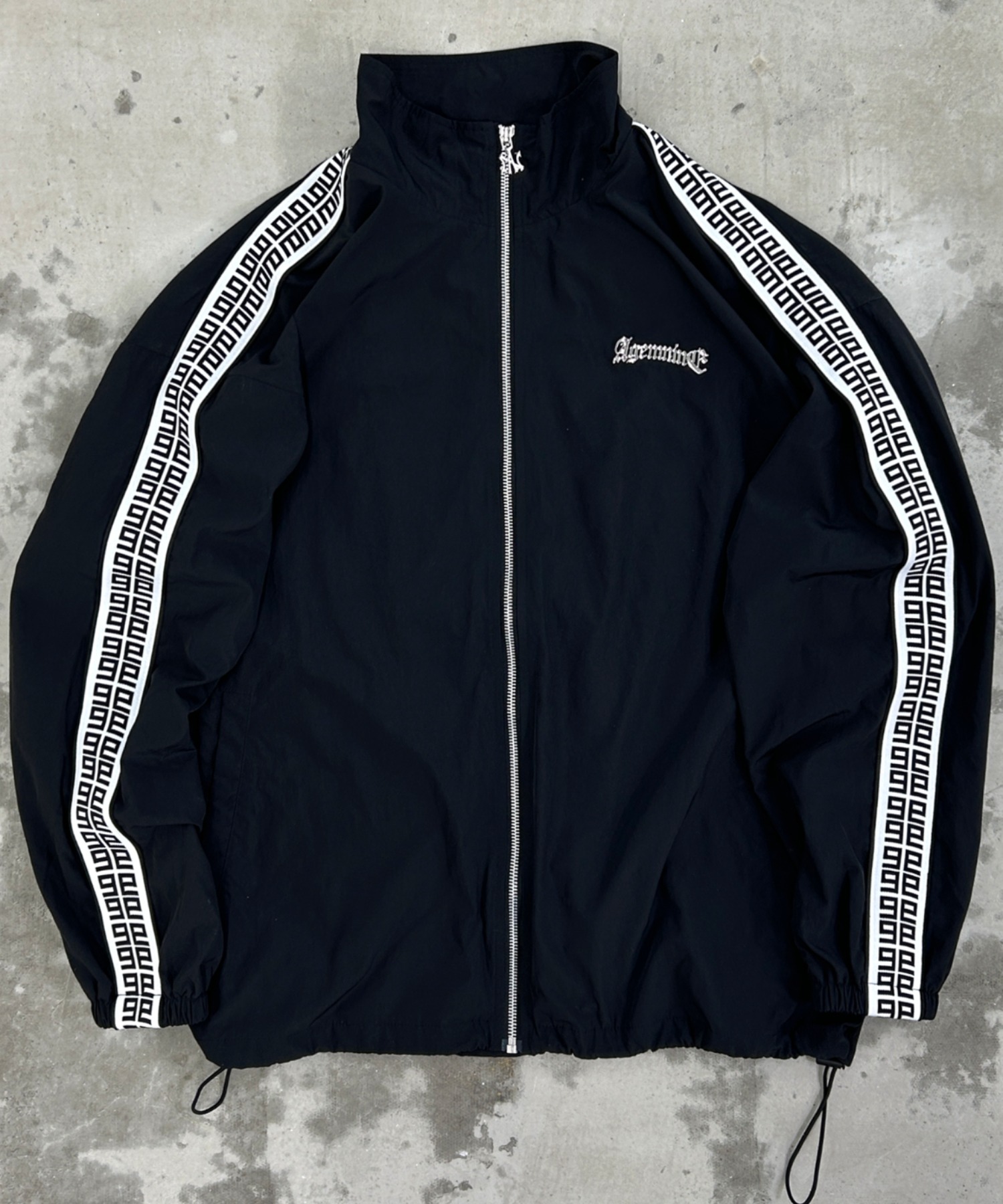 A'GEM/9 × .kom 『A'GEM/9/エージェムナイン』 ジャガードロゴナイロン