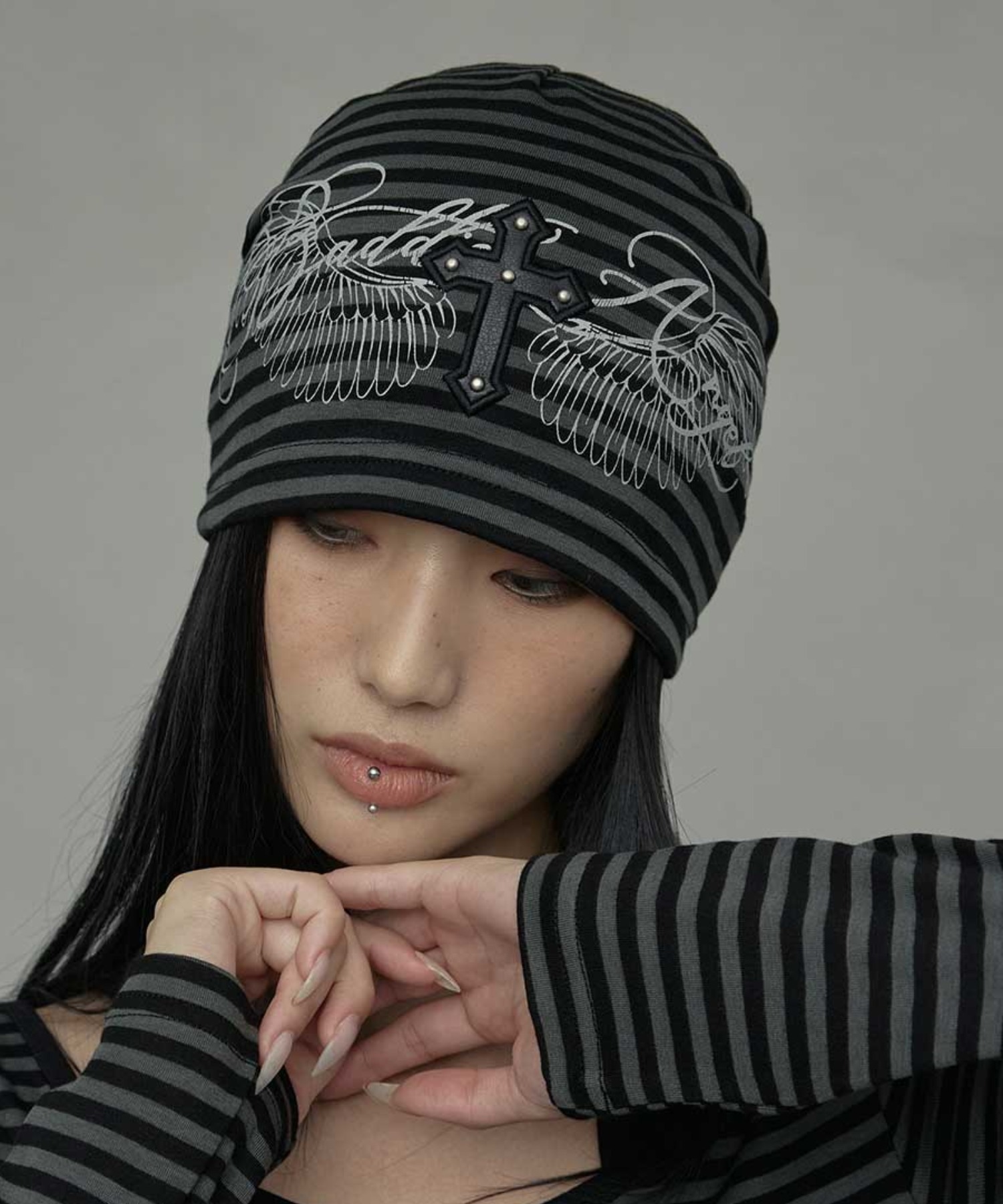 A'GEM/9 × .kom 『NIIER NOR/ニアノア』 BADDIE ANGEL CROSS BEANIE