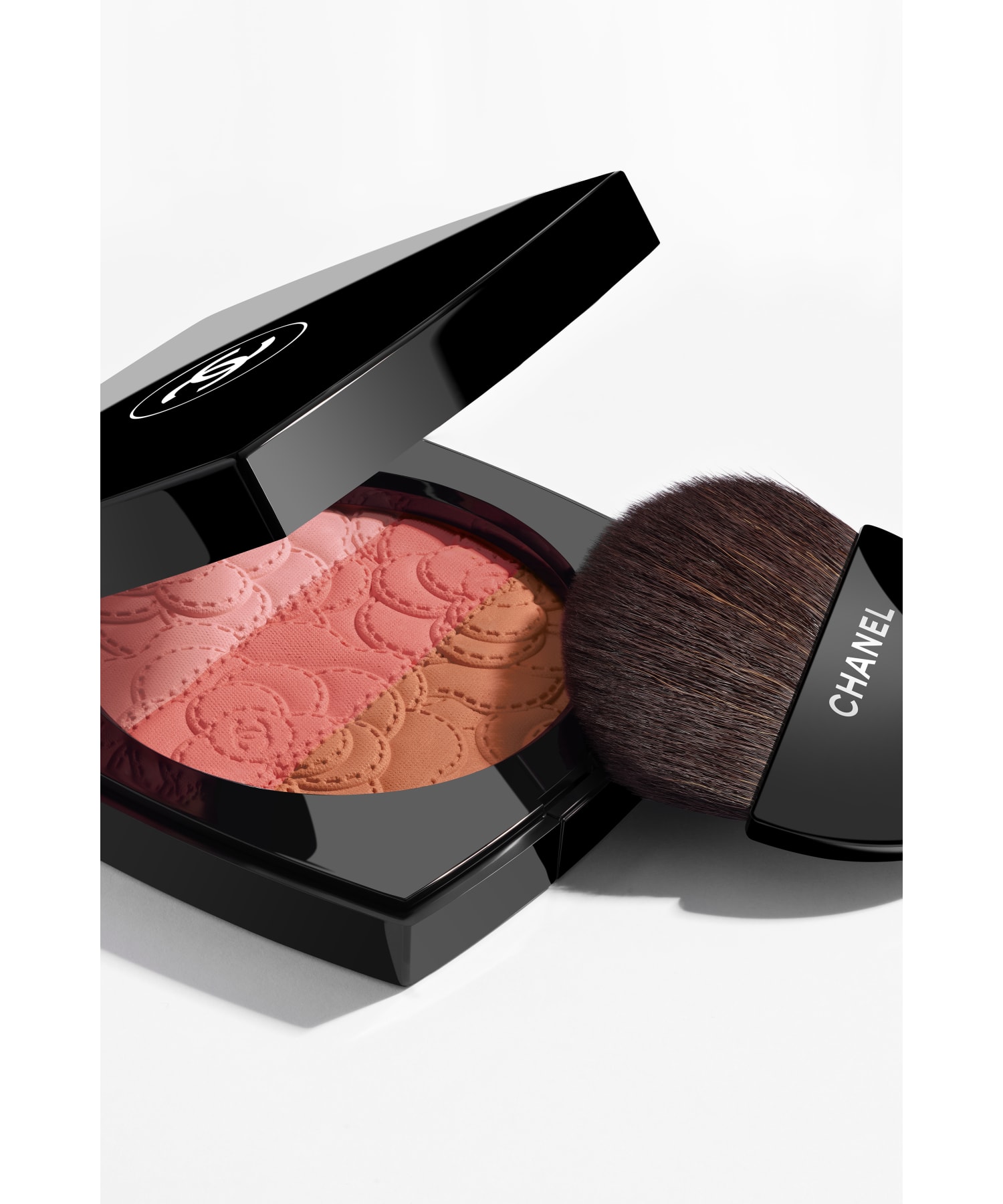 カメリア フトゥーラ パウダー トリオ チークカラー（チーク）｜CHANEL