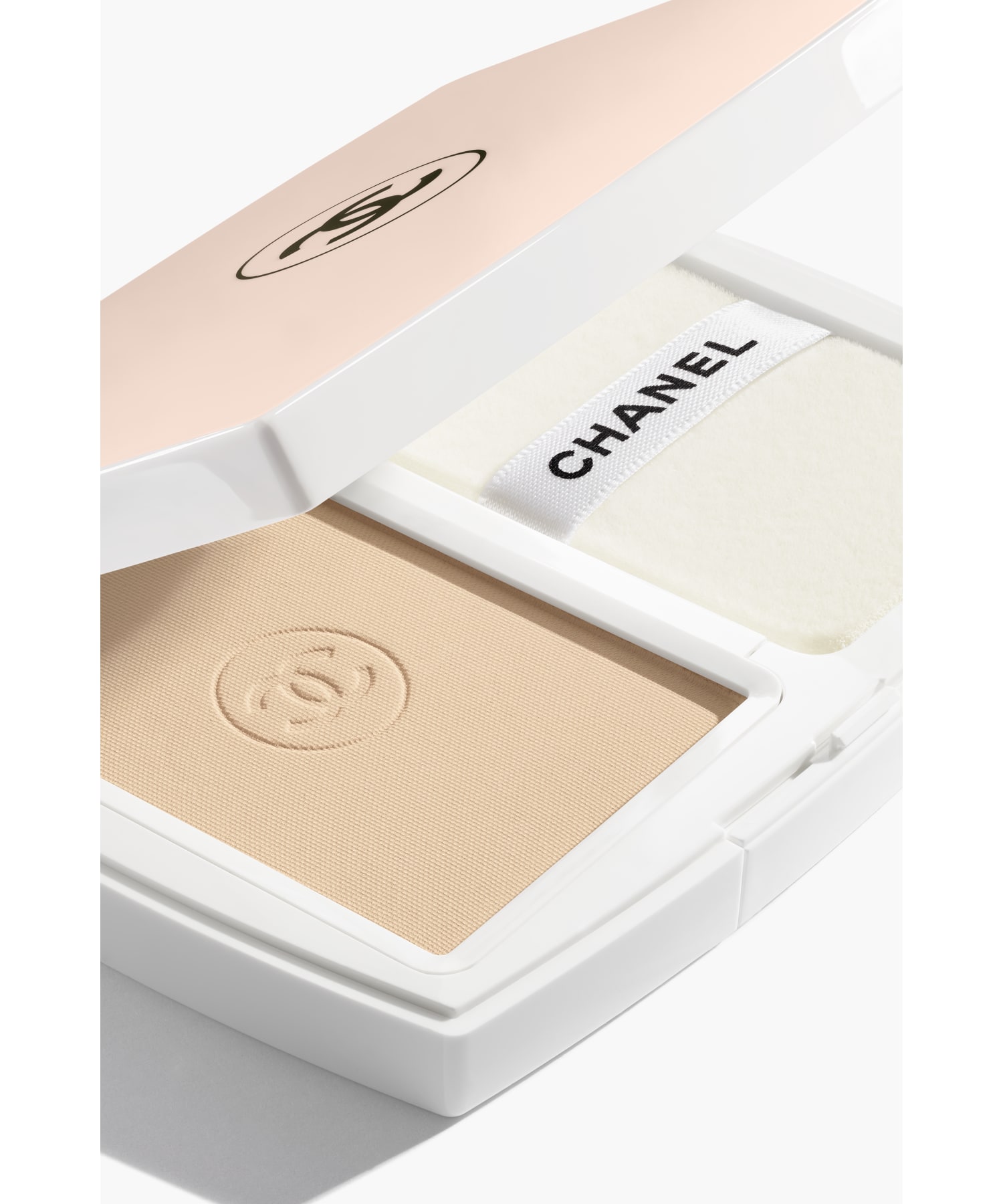 ル ブラン ブライトニング コンパクト パウダリー ファンデーション