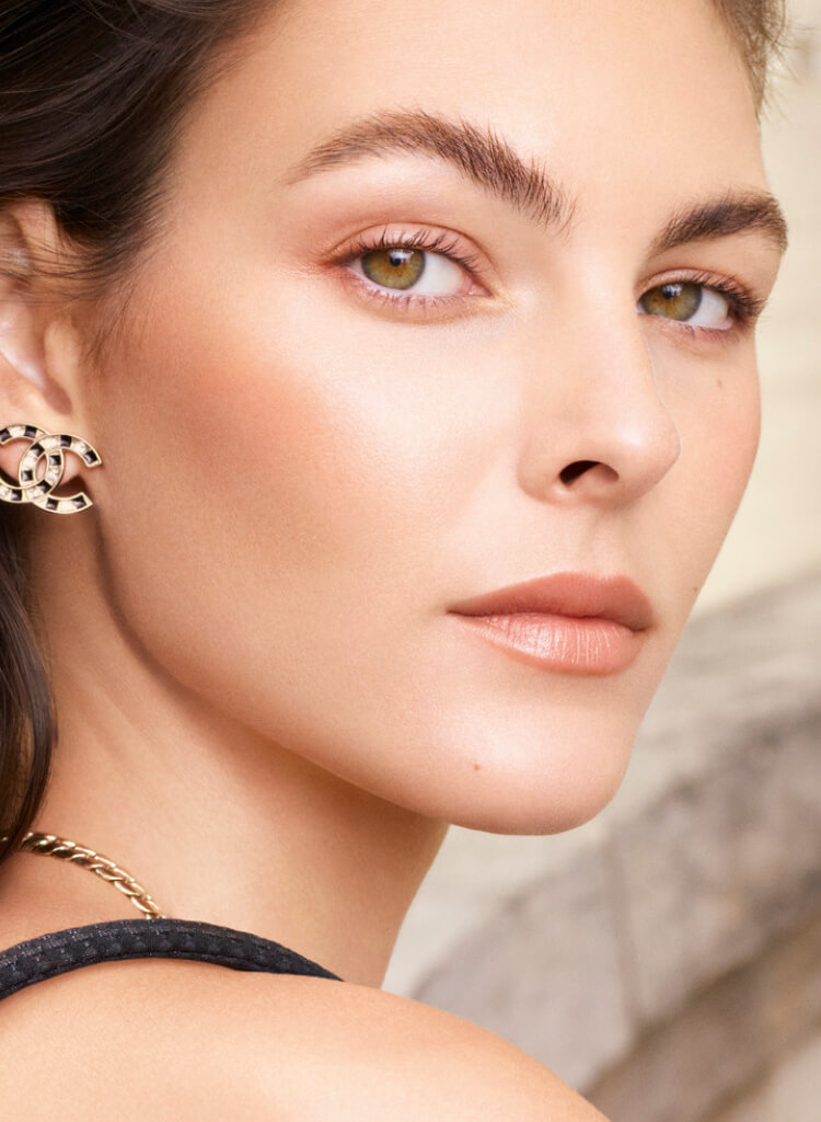 CHANEL レ ベージュ】ぬくもりのある肌、明るい目もと、つややかな唇に