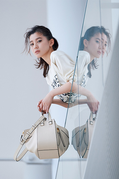 憧れ【ロエベ】の「ハンモック スモール バッグ」｜知っておきたい