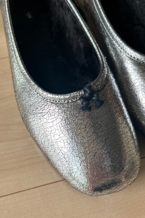 インソールがモフモフ♡ SHISEIの銀色バレエシューズが使える