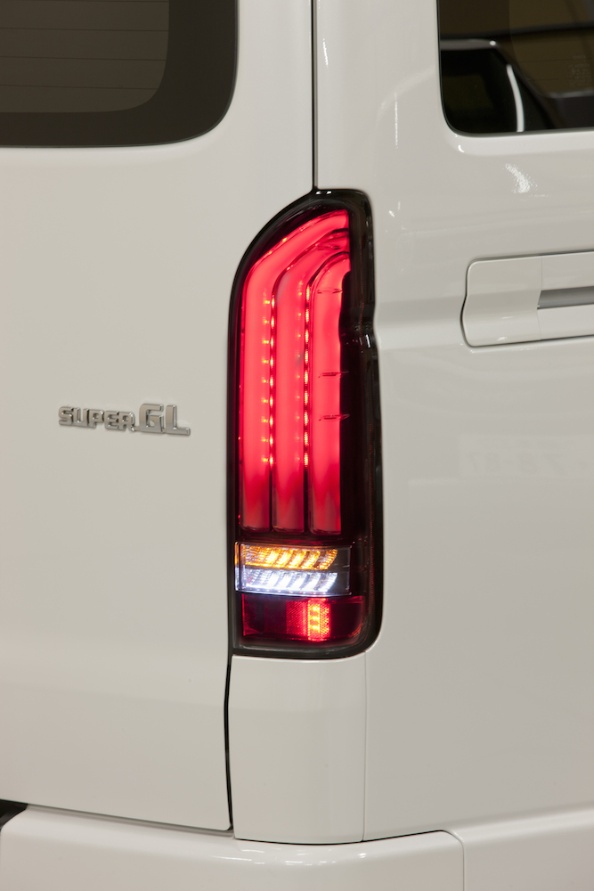 LEDテールライト LEDテールライト スモーク 2個セット ハイエース