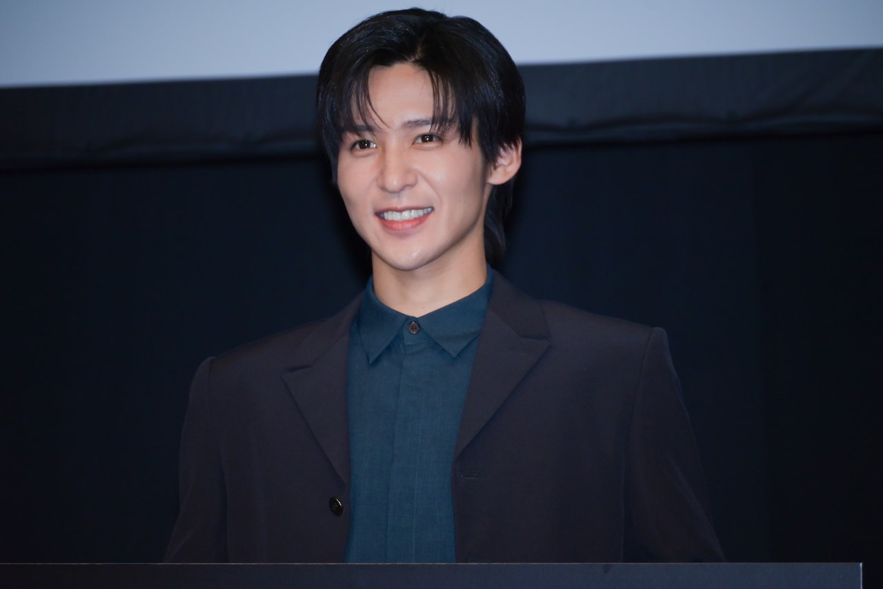 目黒蓮 ディスプレイポード Snow Man目黒蓮、モダンなルックで