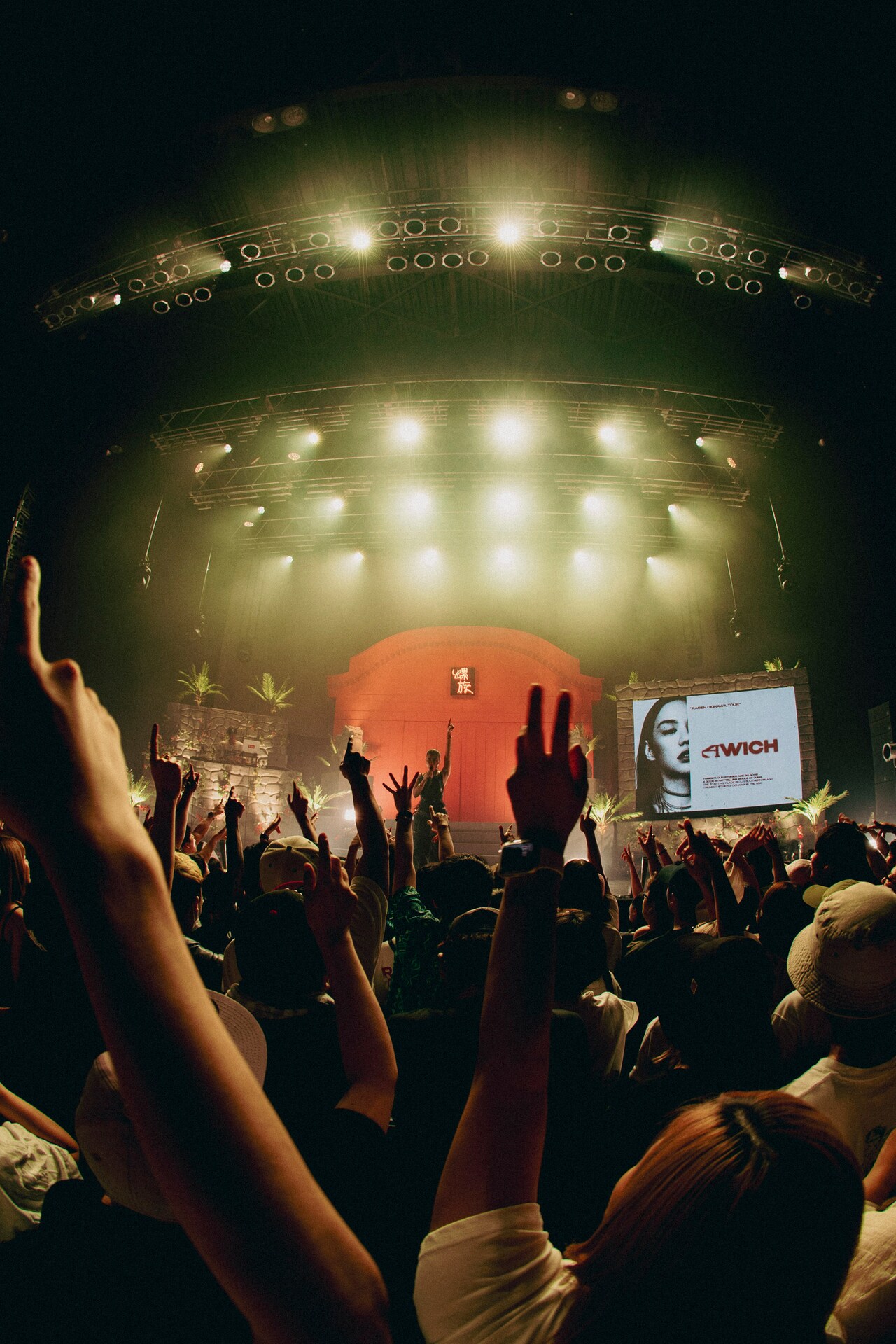 Awich×OZworld×CHICO CARLITO×唾奇ツアーで沖縄パワー炸裂、モンパチ