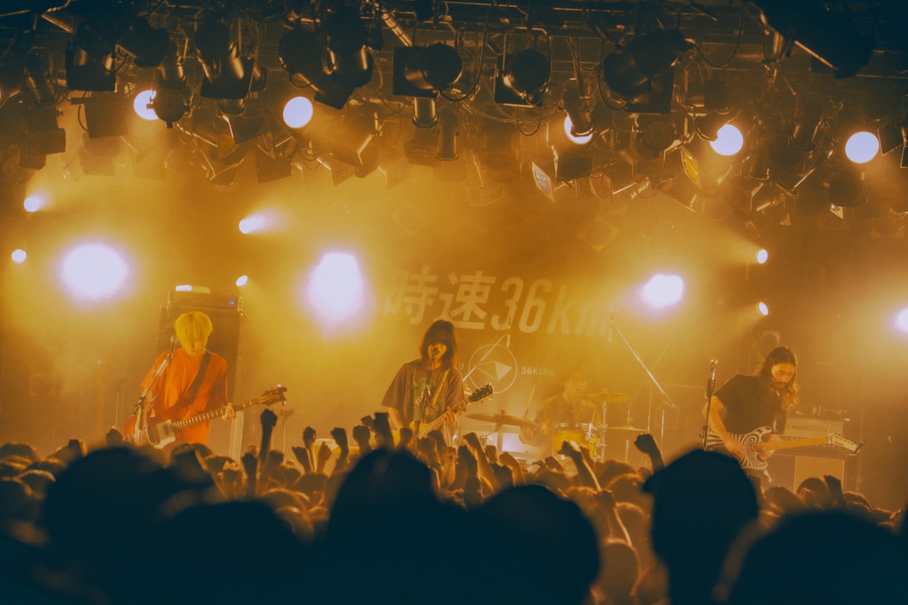 時速36kmひさびさワンマンにクアトロ熱狂、爆速で駆け抜けた2時間