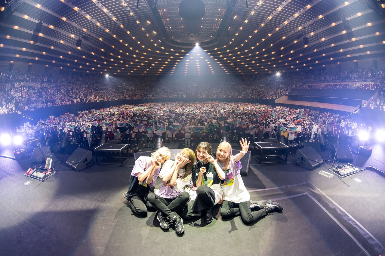 SCANDALが大阪城ホールで迎えた結成15周年記念日、新旧楽曲で魅せた