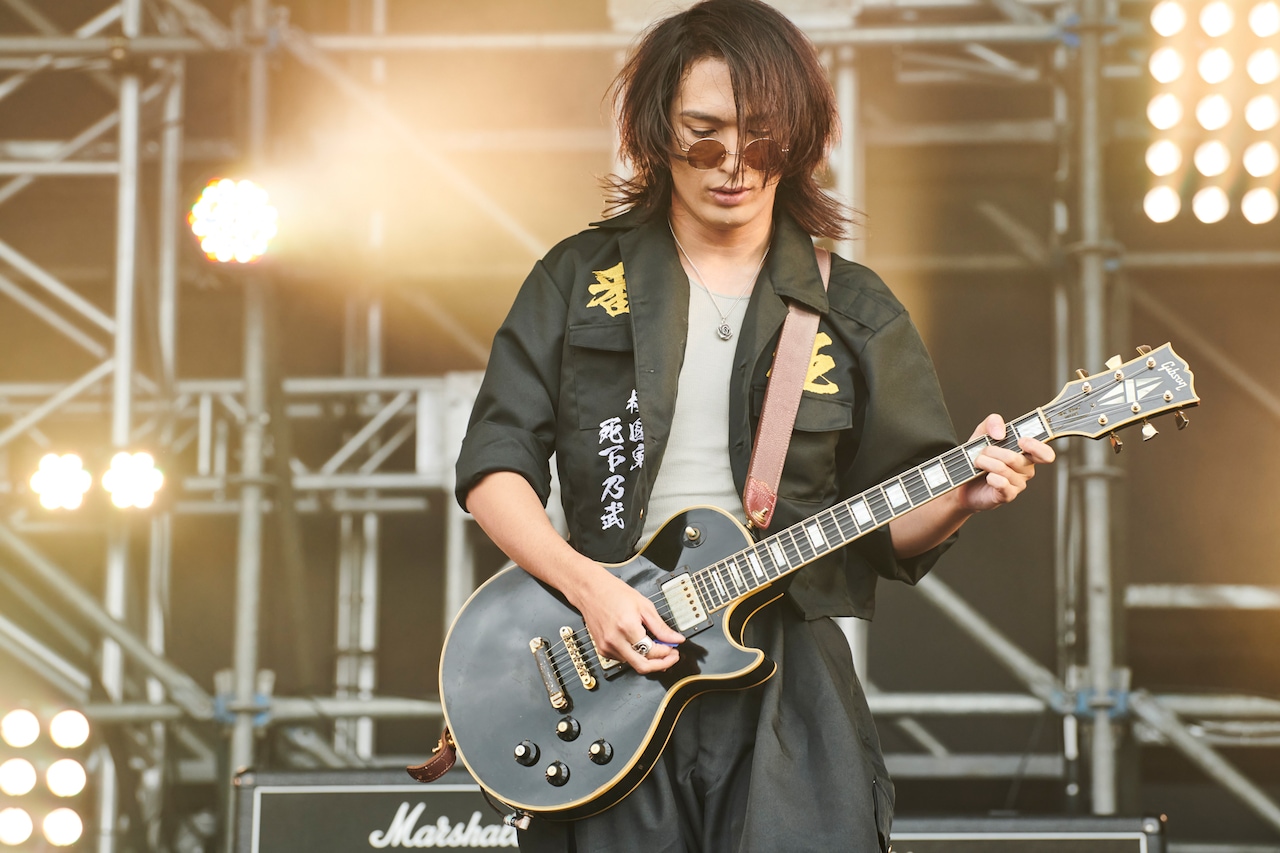 鈴木重伸（G / THE ORAL CIGARETTES）（撮影：釘野孝宏） [画像